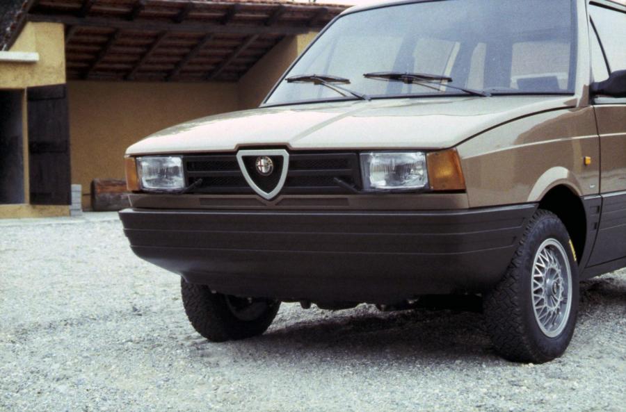 Детали экстерьера Alfa Romeo Z33 Free Time (905) 1984 года  (фото 12 из 13)